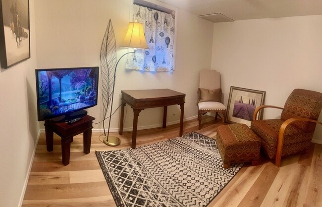 Photo - Fully Furnished, 1 Bedroom Basement Apartm... Unidad Basement