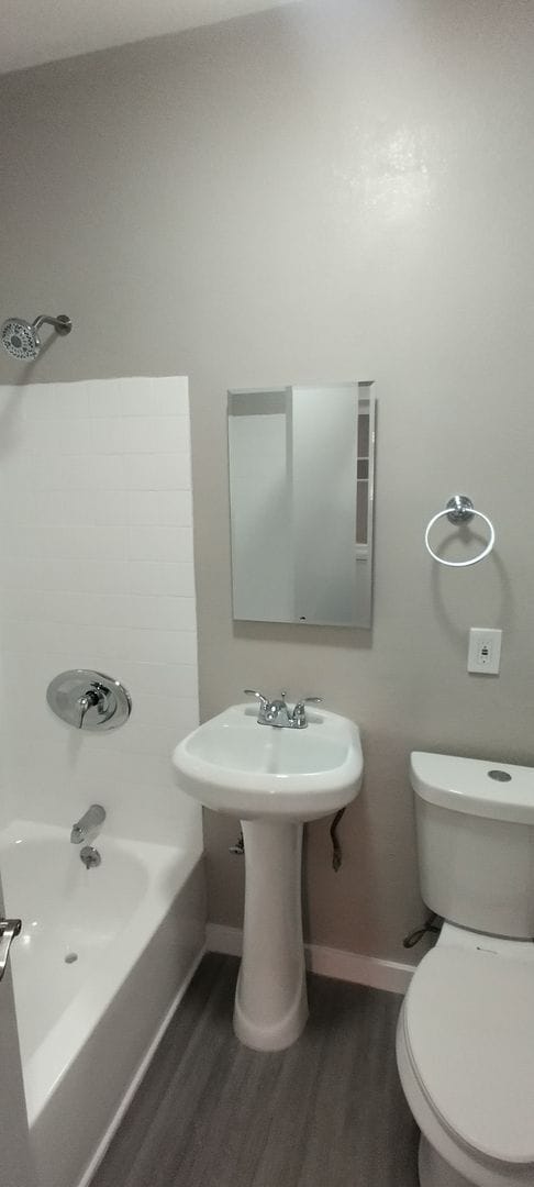 Photo - 632-638 W 8th St. Unit 636