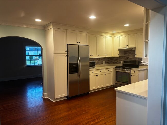 Chefs Kitchen - 115 S Ridgeley Rd