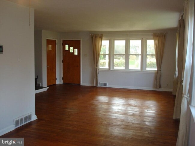 Photo - 1346 Faucett Dr