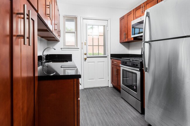 Photo - Chestnut Court