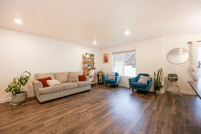 Photo - 1859 S 410 W