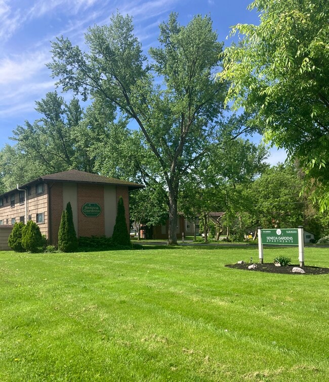 Building Photo - Seneca Gardens Unit G3