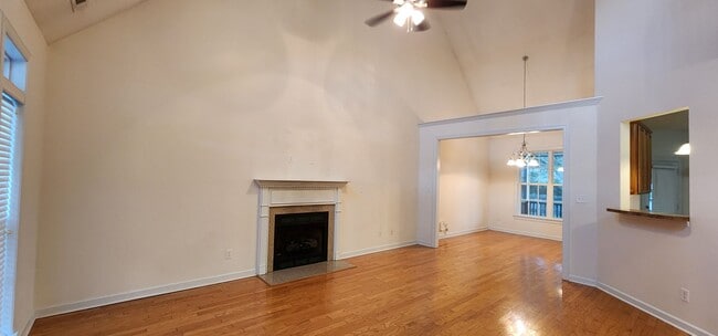 Photo - 302 Savannah Dr