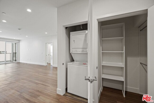 Photo - 1265 Barry Ave Unit ph1