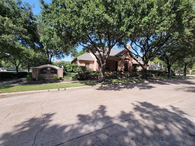 Building Photo - 2255 Braeswood Park Dr Unit 259