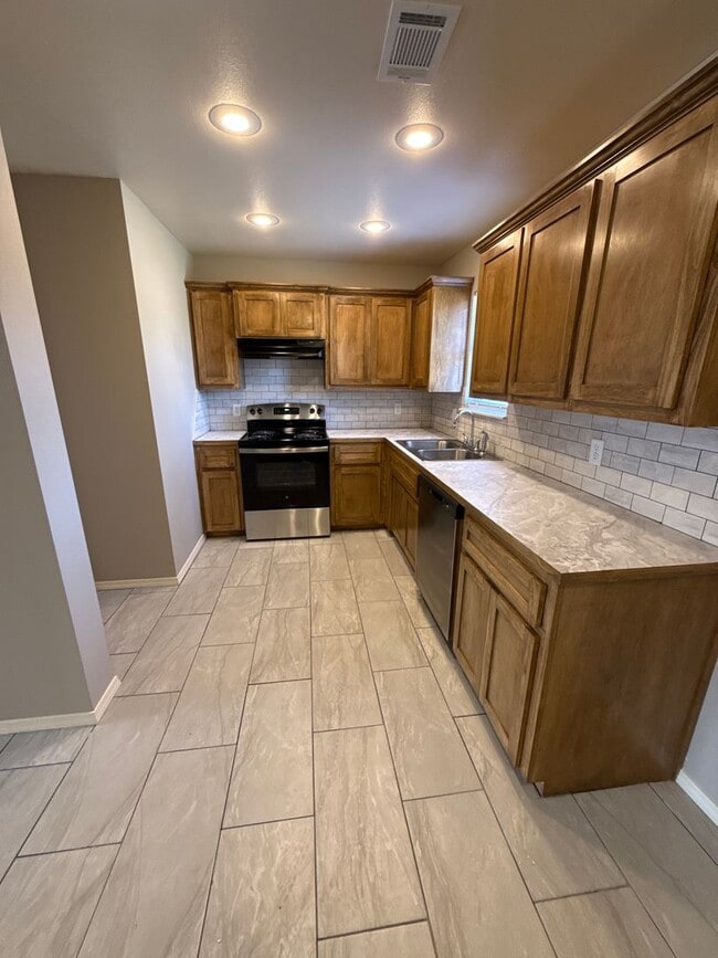 Photo - 3 Bed 2 Bath House with Yard Care Included.