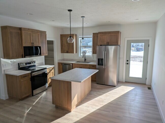 Photo - 162 Robin Rd