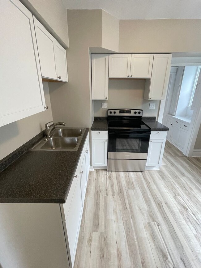 Photo - 611 E 6th St Unit 2 (Upper)