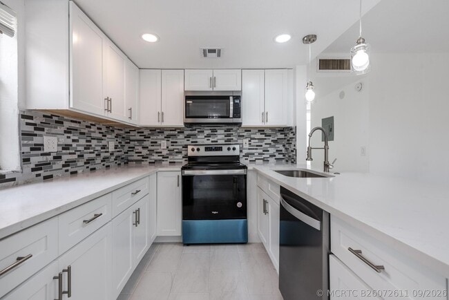 108 Normandy Ln