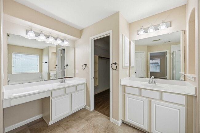 Photo - 950 Firthwood Ln