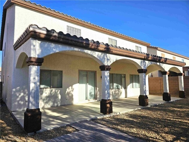 Photo - 2553 Chateau Clermont St House