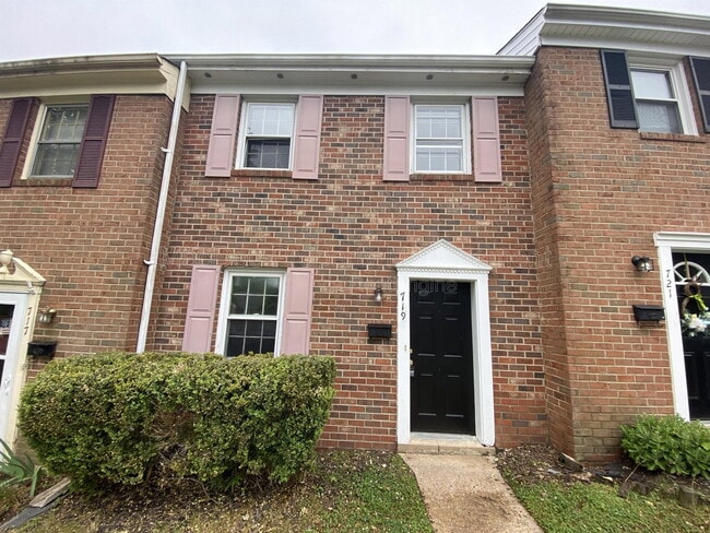 Building Photo - 719 Olde Greenwich Cir