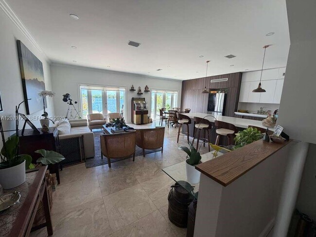 8031 NE Bayshore Ct