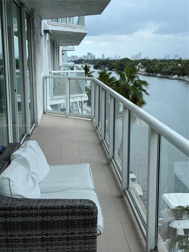 Photo - 5900 Collins Ave Unidad 705