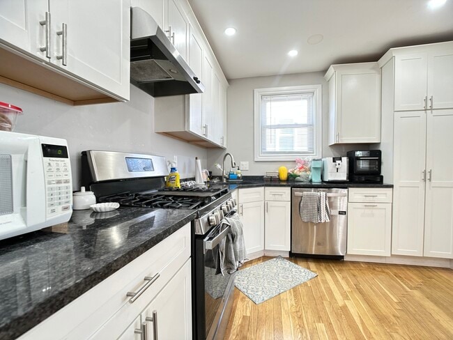 Building Photo - 10 Glenmont Rd Unit 2