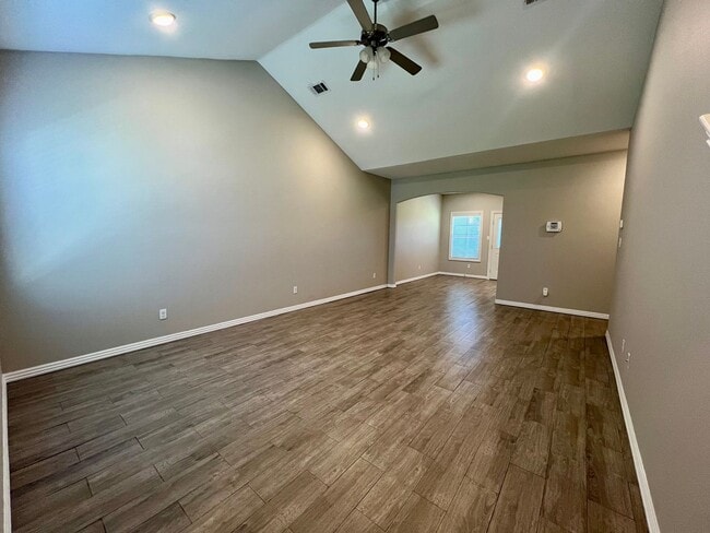 Photo - 6600 Leightyn Ln