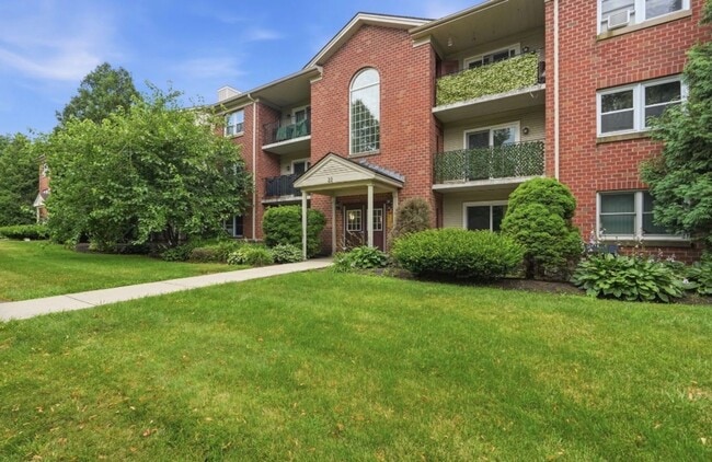Building Photo - 22-F Maplecrest Circle Unit 22-F