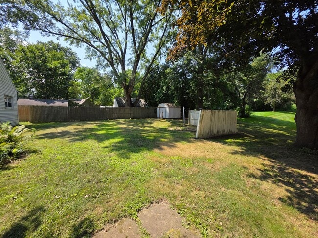 Photo - 2164 Penguin Ave
