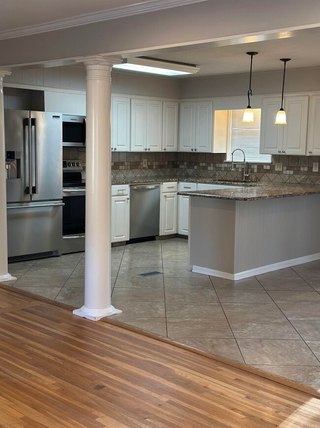 Photo - 5205 Stratford Rd