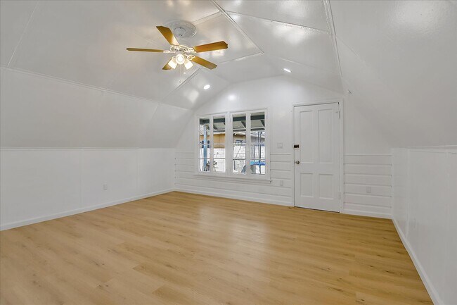 3207 W 112th St Unit 3207 W 112th St B