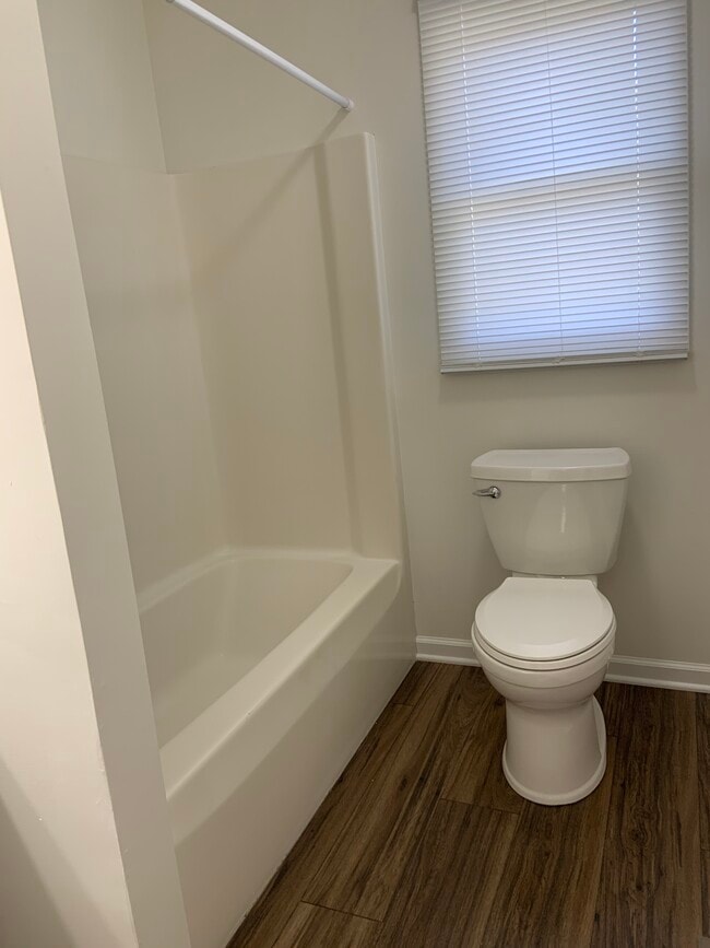 Photo - 330 N School St