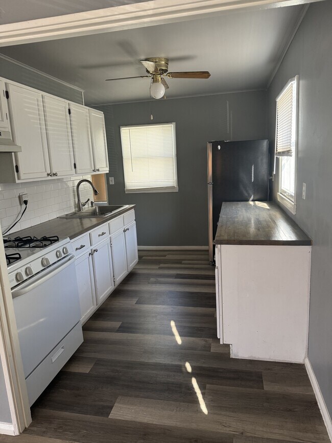 Photo - 619 W Lakewood Ave