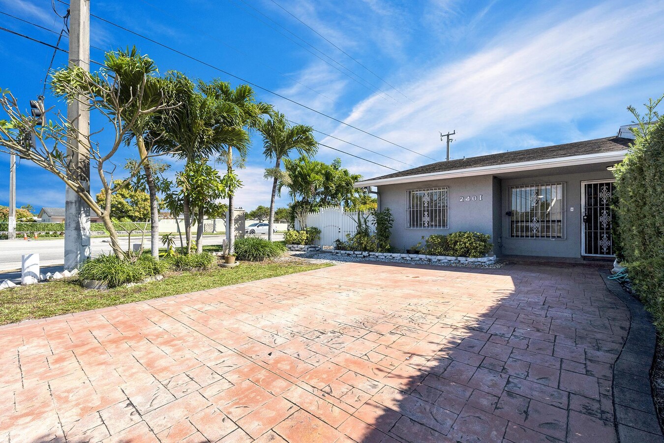 Photo - 2401 SW 102nd Ave