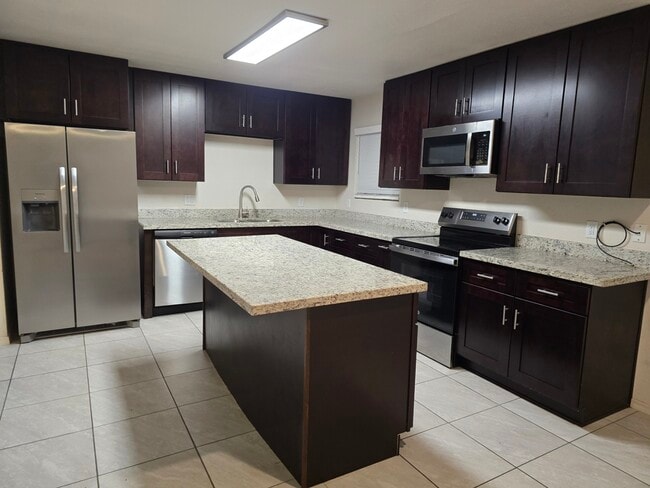 Building Photo - 4329 W Daisy St Unit A