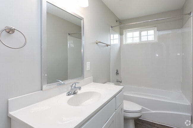 2BR, 1.5BA - 1,050SF Renovated- Bathroom