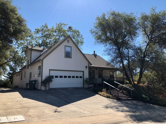 Building Photo - Large Home with RV access located in Auburn