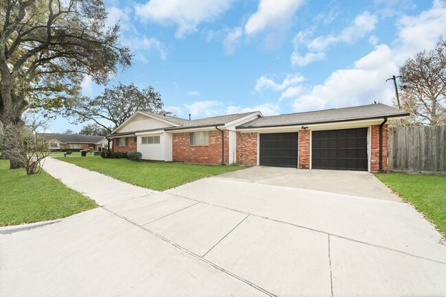 Photo - 4002 Martinshire Dr