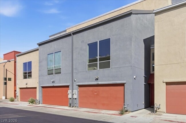 Building Photo - 250 Tower St