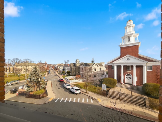 Building Photo - 220 Winthrop St