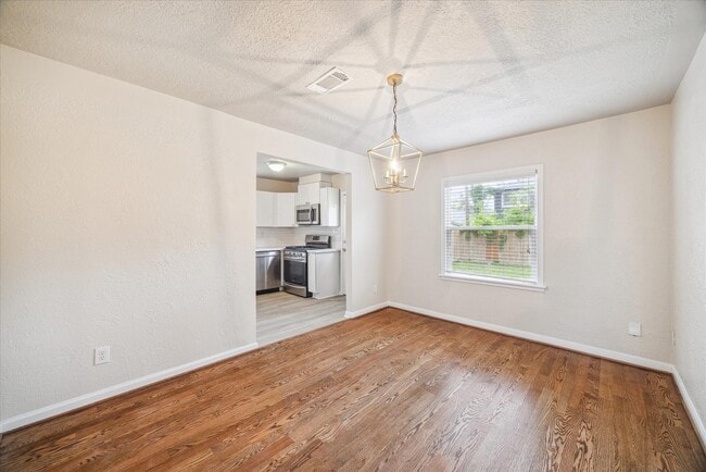 Building Photo - 4502 Hain St Rental