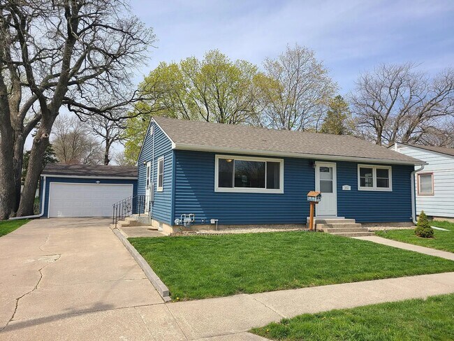 Building Photo - 203 N 15th St