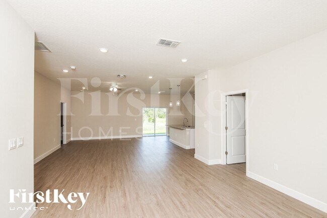 Photo - 3155 Tropical Cir SE