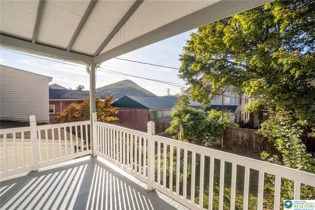 Photo - 421 Center St