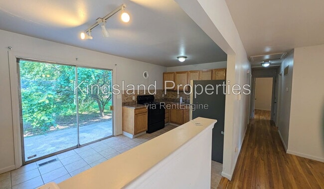 Photo - 272 Elmdale Dr