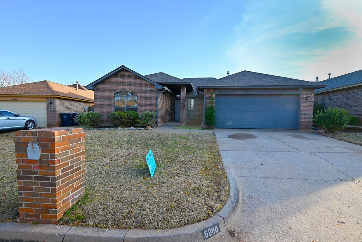 Northwest OKC 3 bed home - Northwest OKC 3 bed home
