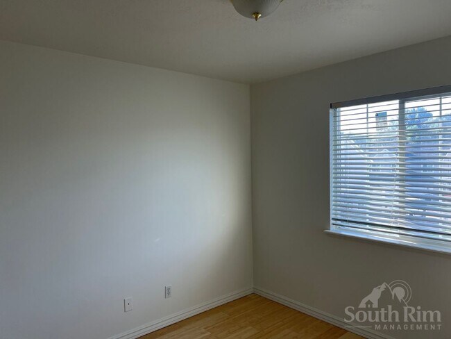 Photo - 806 Brookside Ct