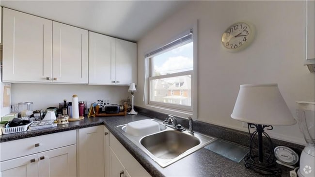 Building Photo - 5 Goodelle Terrace Unit Goodelle Apt 2