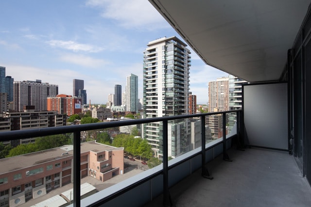 Photo - 85-1685 Wood St