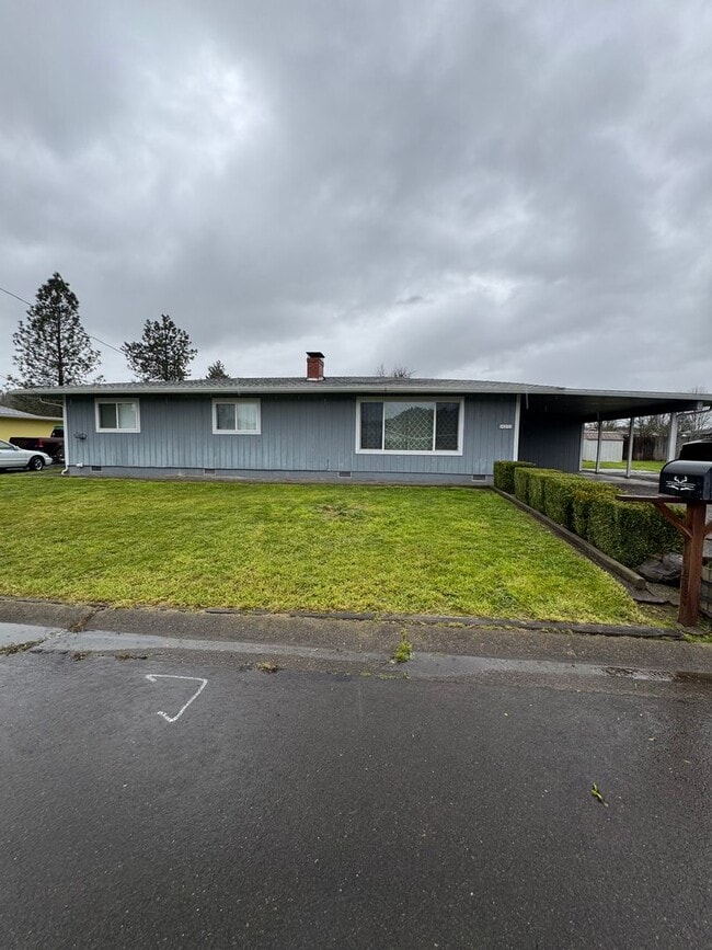 Building Photo - Winston 3 bedroom 2 bath with large storage shed and carport