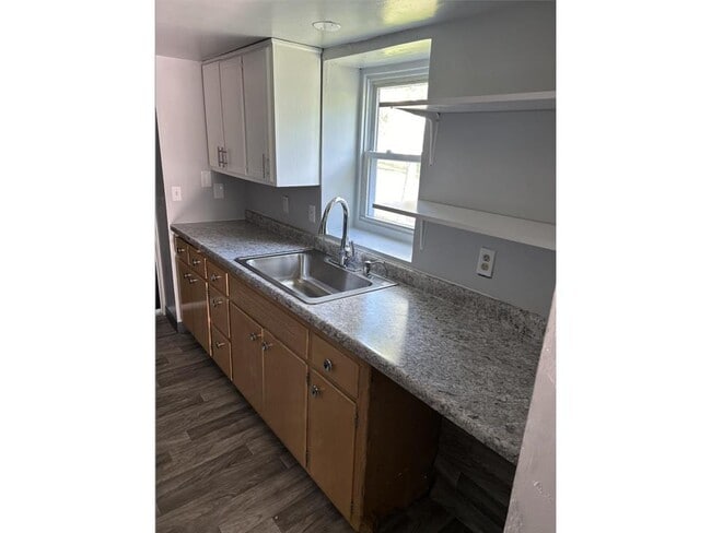 Photo - 542 Hazel St N