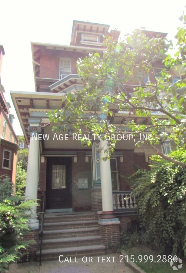 Building Photo - Bi-level apartment available at 47th & Spr... Unit 3R