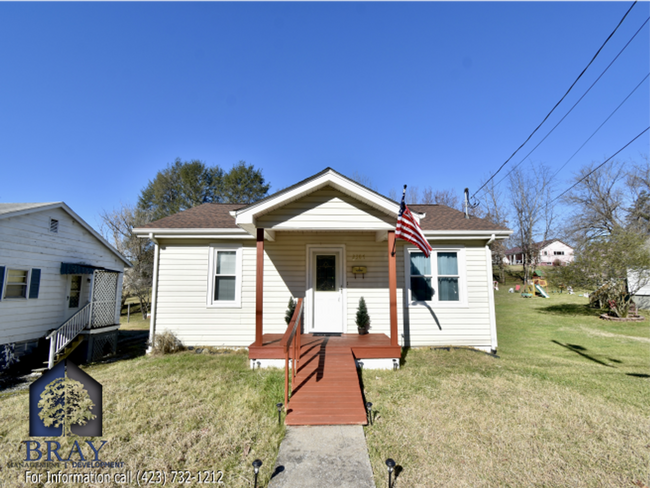 Photo - Centrally located charming cottage!