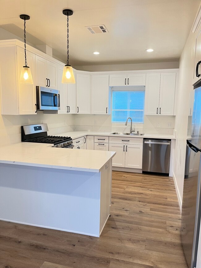 Photo - 9938 Lull St