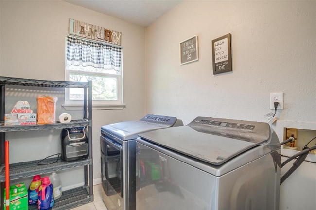 Photo - 3200 Woodlark Dr