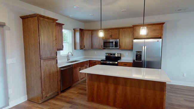 Photo - Sublease - 3 Bedroom Townhouse Available J...